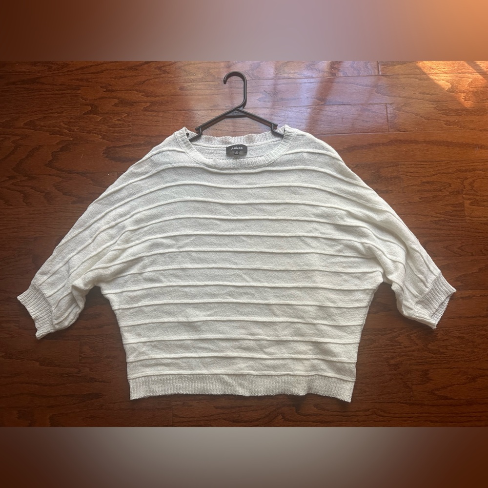 Aakaa White Crew Neck Sweater Size M